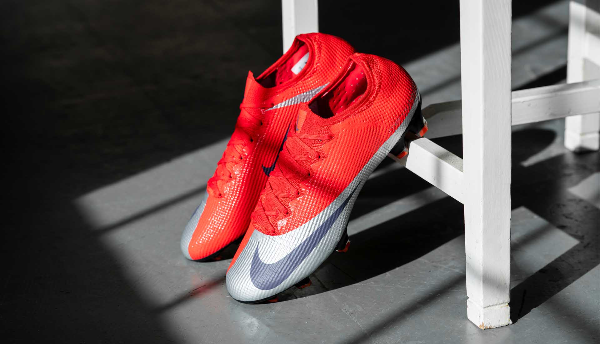 Nike ra mắt MERCURIAL FUTURE DNA - phối màu cực phẩm "Max Orange"